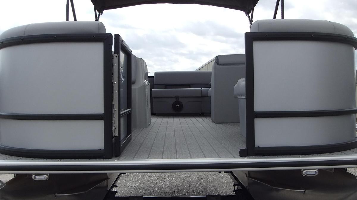 2026 Bentley Pontoons LE180