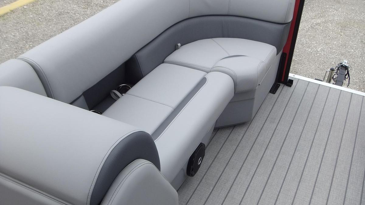 2026 Bentley Pontoons Legacy 223 Swingback