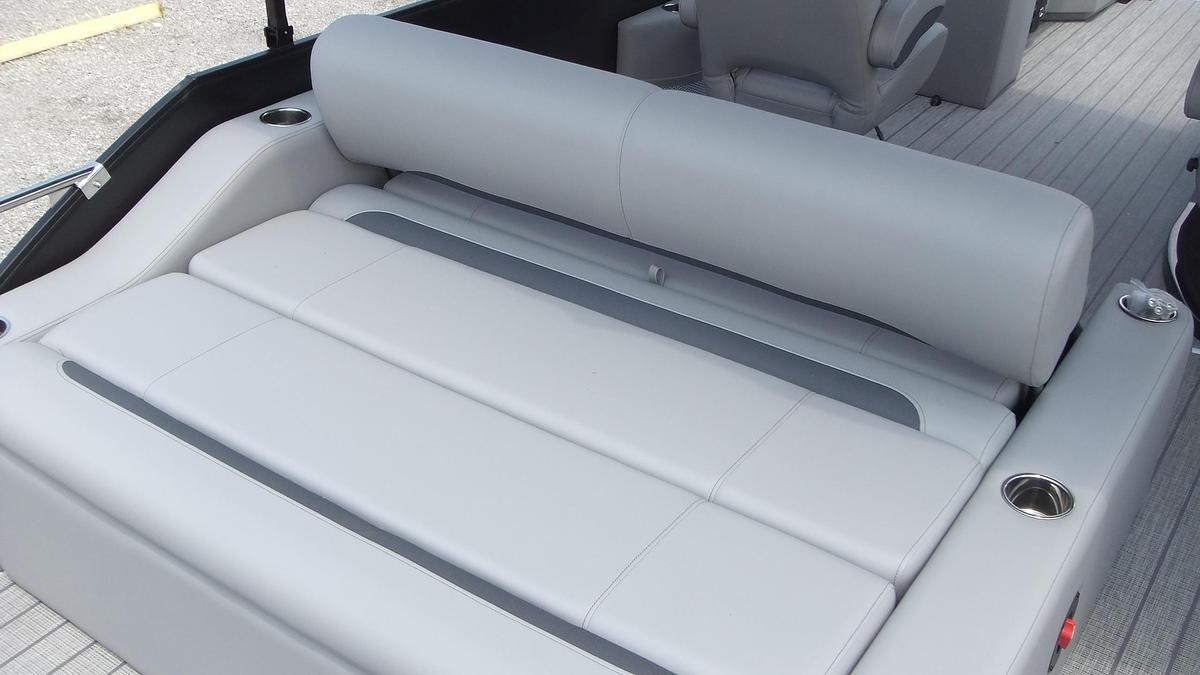 2027 Bentley Pontoons Legacy 223 Swingback