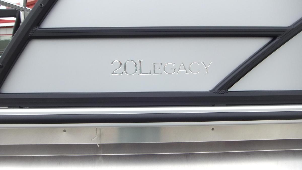 2026 Bentley Pontoons Legacy 200 Swingback