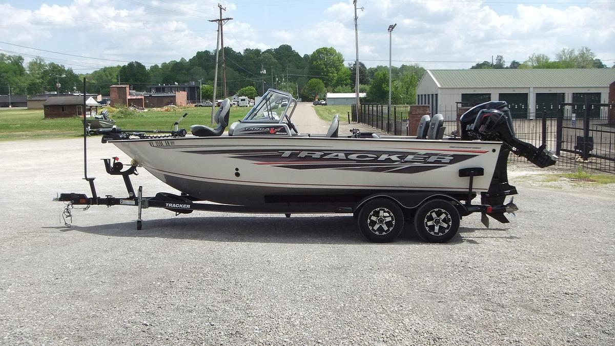 Used 2018  Tracker Boats Targa V19