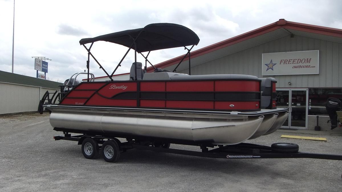 2026 Bentley Pontoons Legacy 223 Swingback