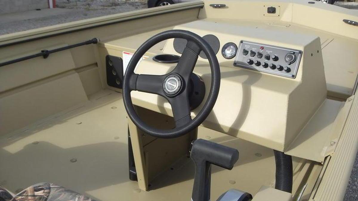 2025 Crestliner Boats 1760 Retriever SC