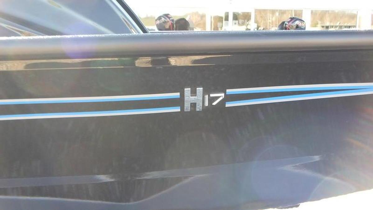 2025 Xpress Boats H17
