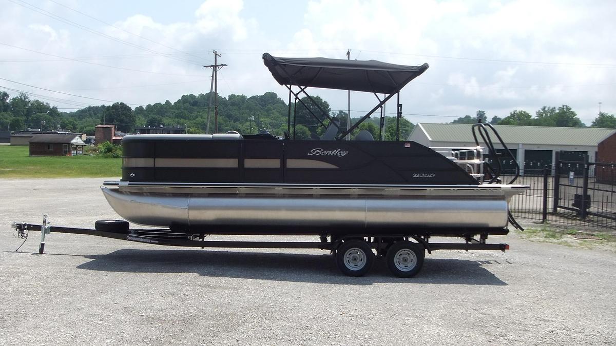 2027 Bentley Pontoons Legacy 223 Swingback