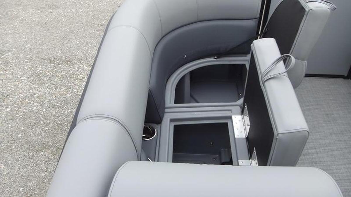 2025 Bentley Pontoons Legacy 200 Navigator