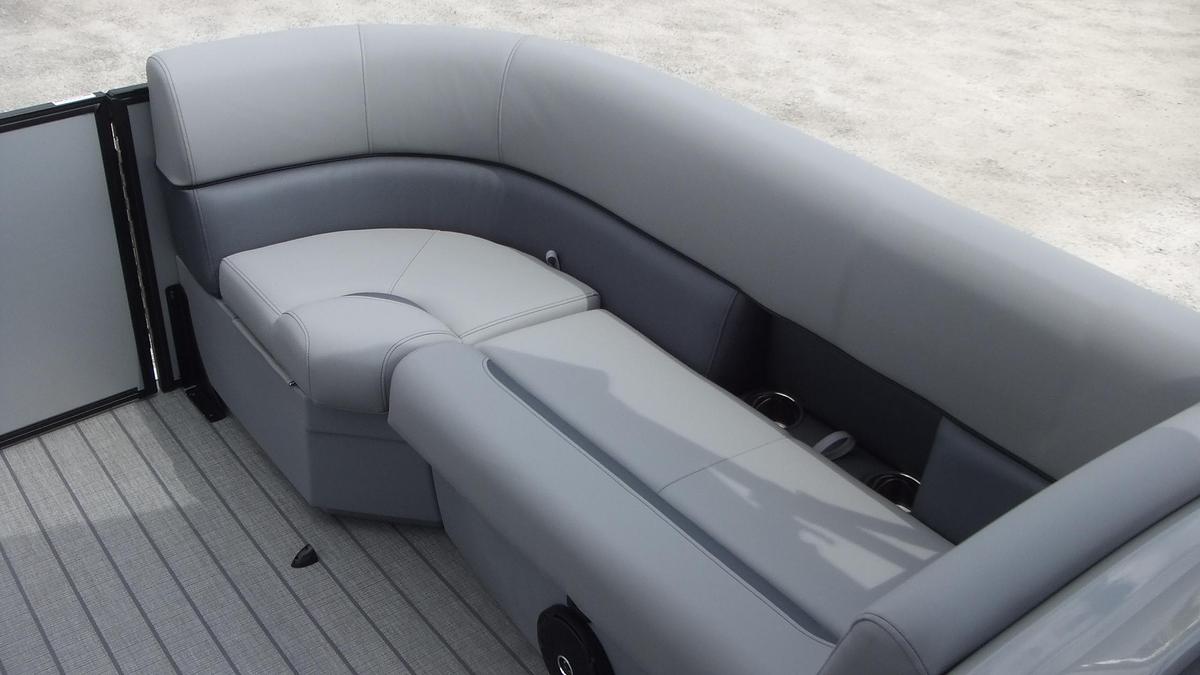 2026 Bentley Pontoons LE180
