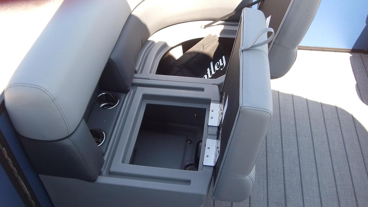 2026 Bentley Pontoons LE160