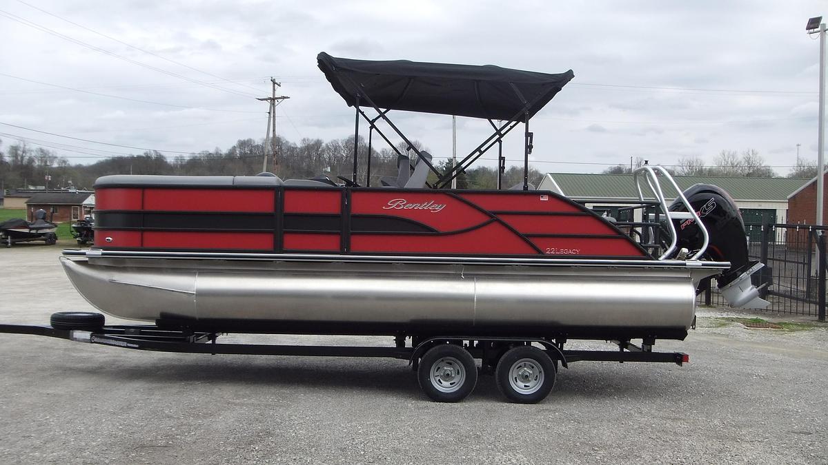 2026 Bentley Pontoons Legacy 223 Swingback