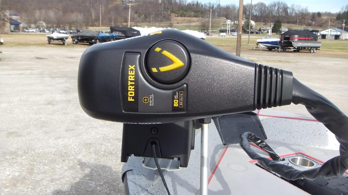 Used 2022  Xpress Boats H17