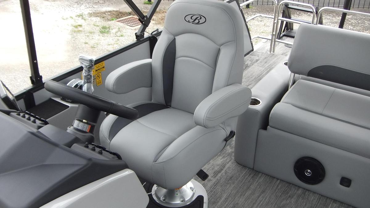 2026 Bentley Pontoons Legacy 200 Swingback