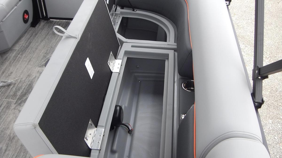 2027 Bentley Pontoons Bolt