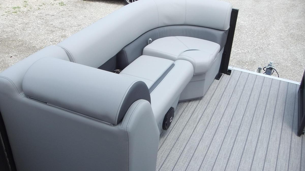 2027 Bentley Pontoons Legacy 223 Swingback