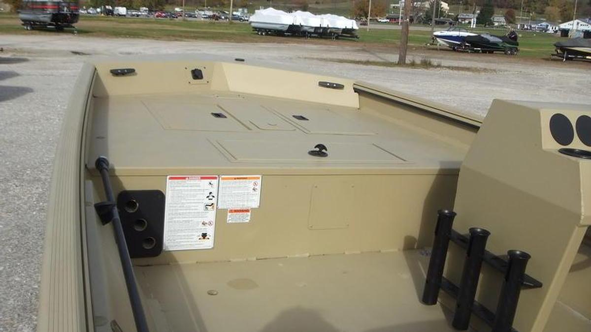2025 Crestliner Boats 1760 Retriever SC