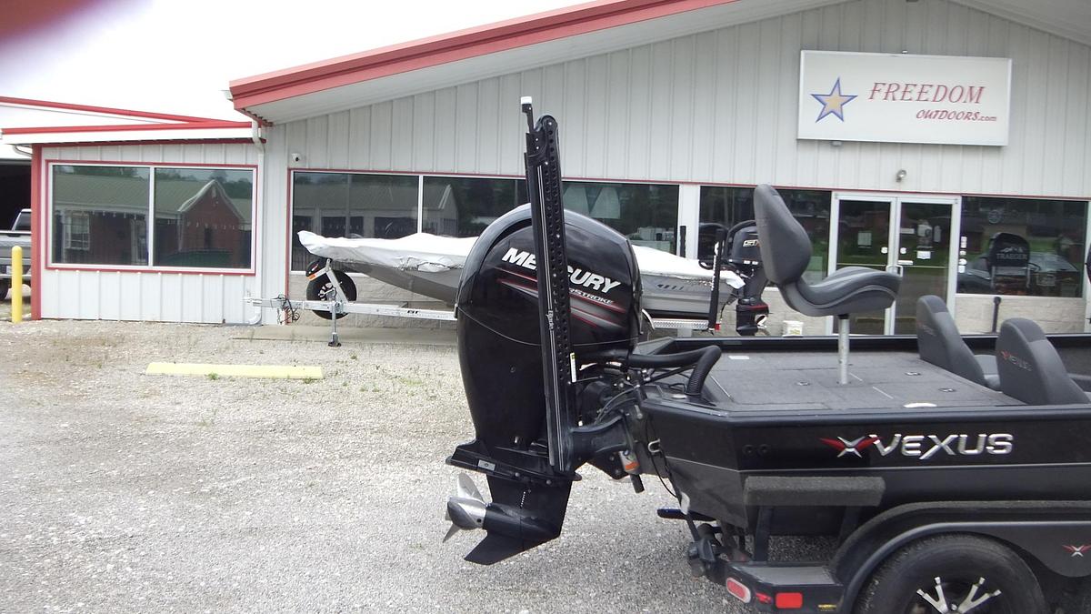 Used 2019  Vexus Boats AVX 1980