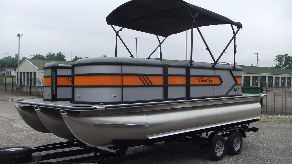 2027 Bentley Pontoons Bolt