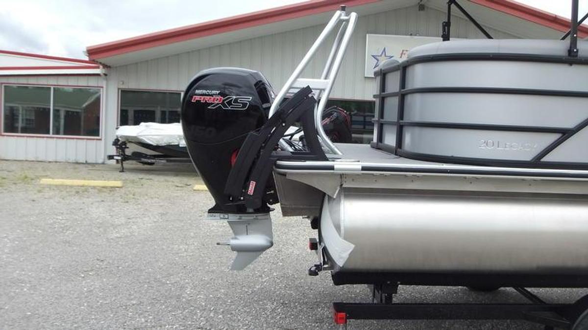 2025 Bentley Pontoons Legacy 200 Navigator