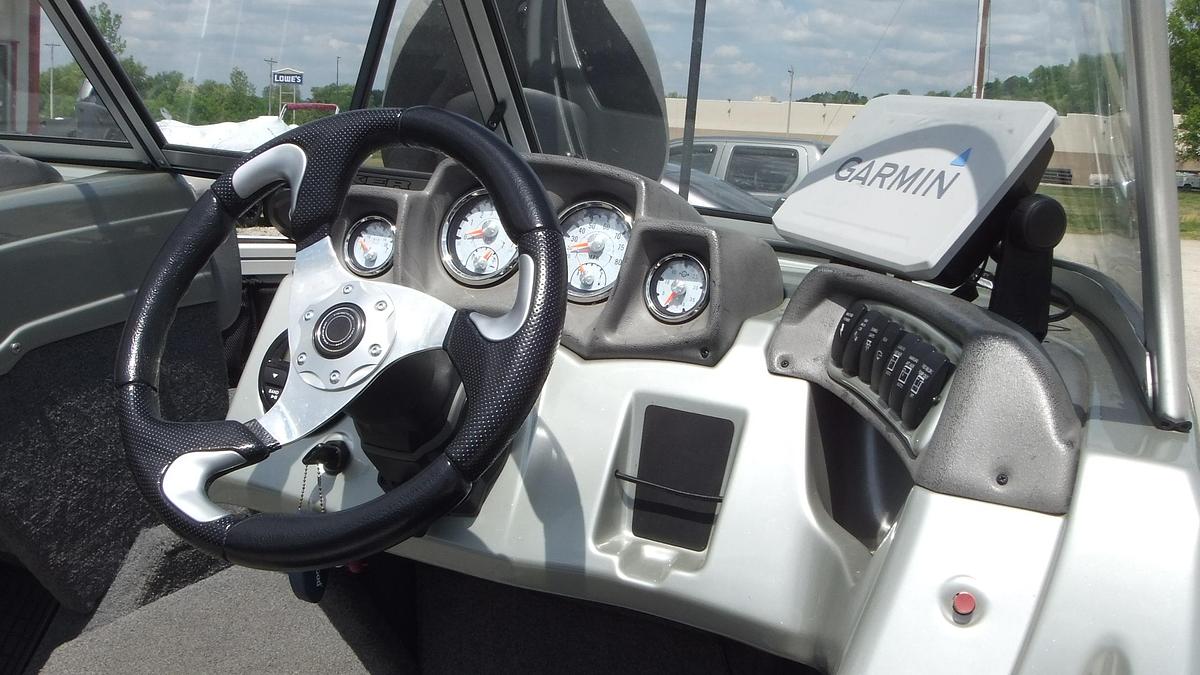 Used 2018  Tracker Boats Targa V19