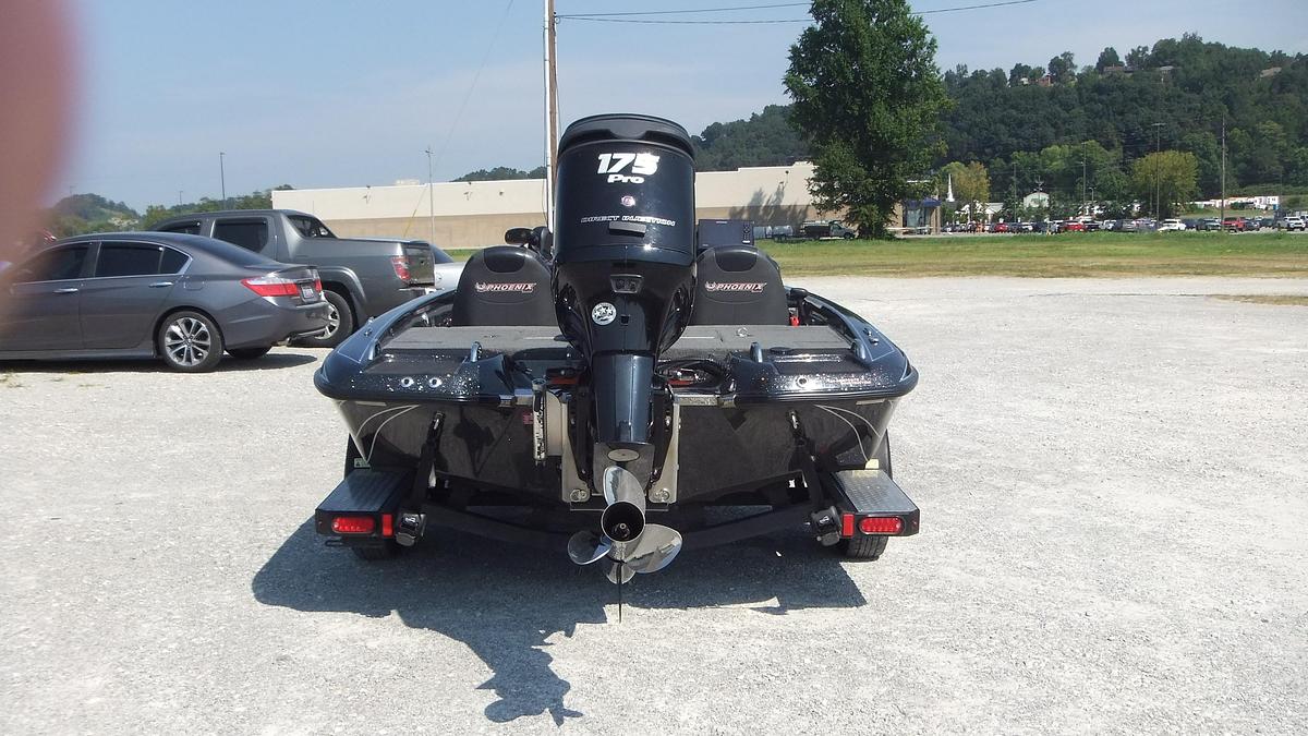 Used 2017 Phoenix Boats 618 Pro