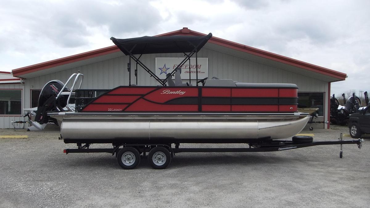 2026 Bentley Pontoons Legacy 223 Swingback