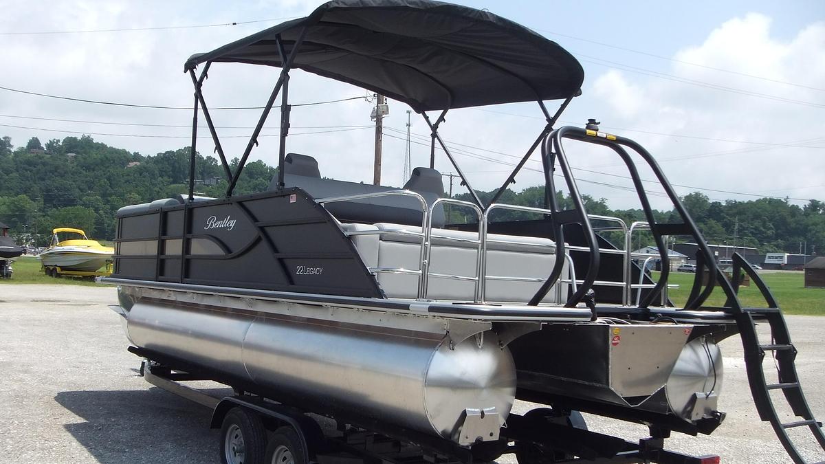 2027 Bentley Pontoons Legacy 223 Swingback