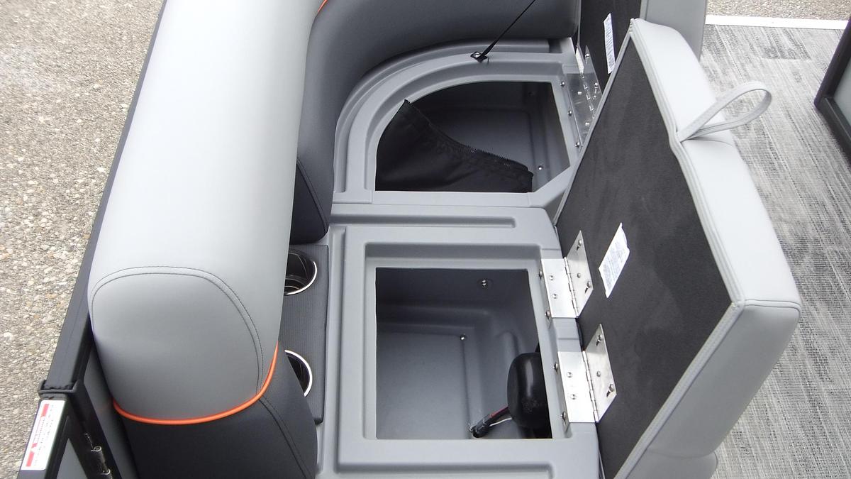 2027 Bentley Pontoons Bolt