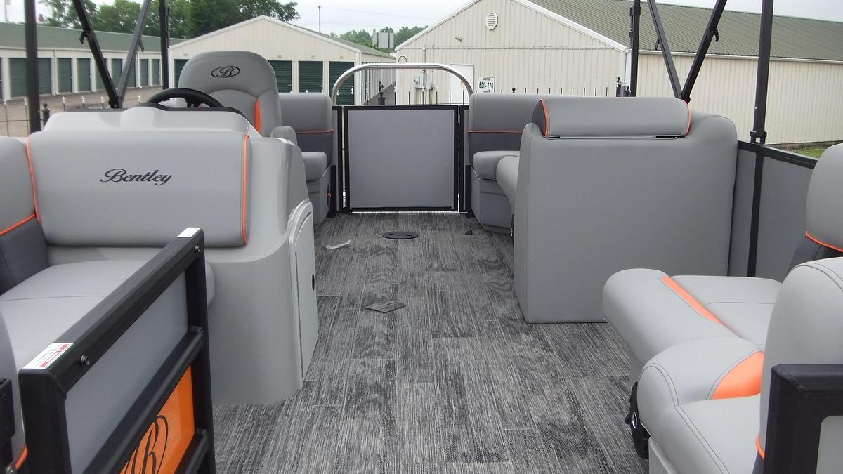 2027 Bentley Pontoons Bolt