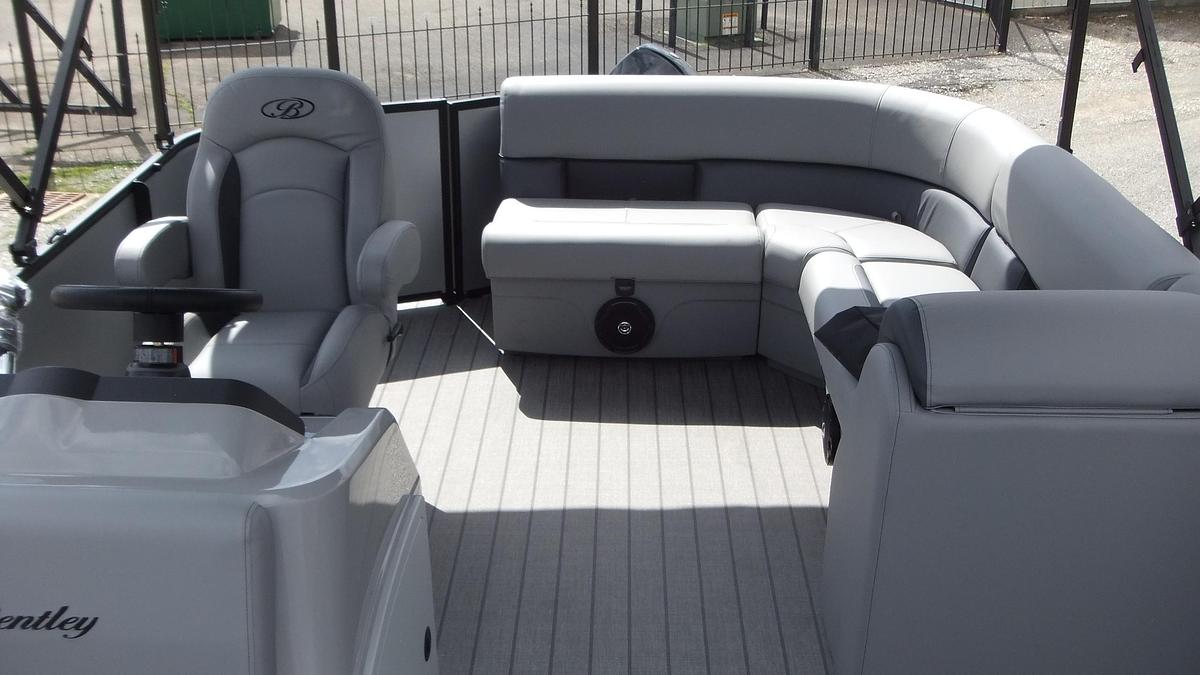 2026 Bentley Pontoons LE180