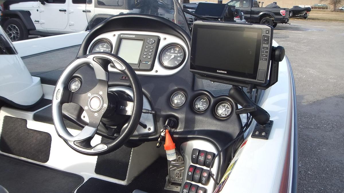 Used 2003 Stratos Boats 201 PXL