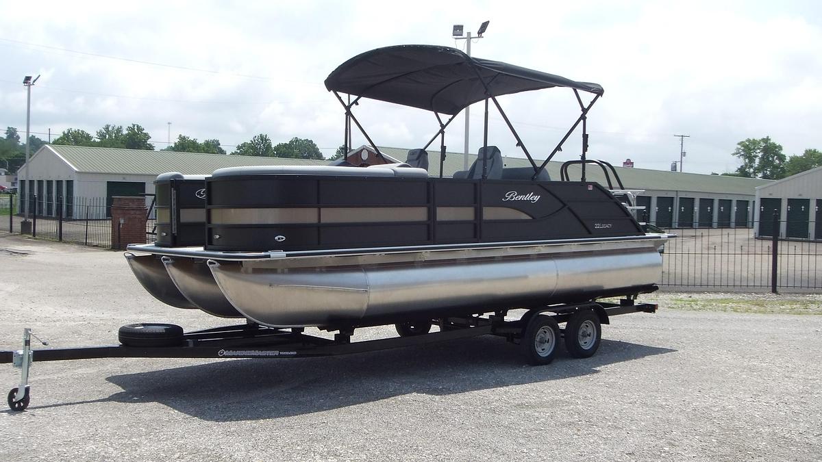 2027 Bentley Pontoons Legacy 223 Swingback