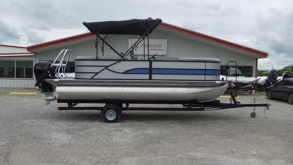 2025 Bentley Pontoons Legacy 200 Navigator