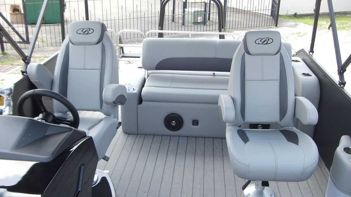 2027 Bentley Pontoons Legacy 223 Swingback