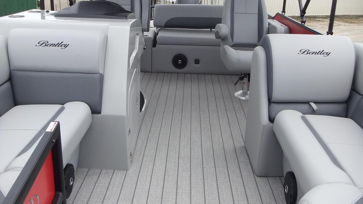 2026 Bentley Pontoons Legacy 223 Swingback