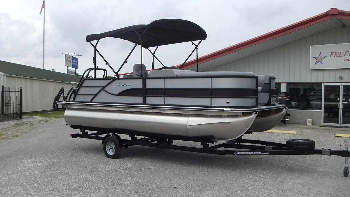2026 Bentley Pontoons Legacy 200 Swingback