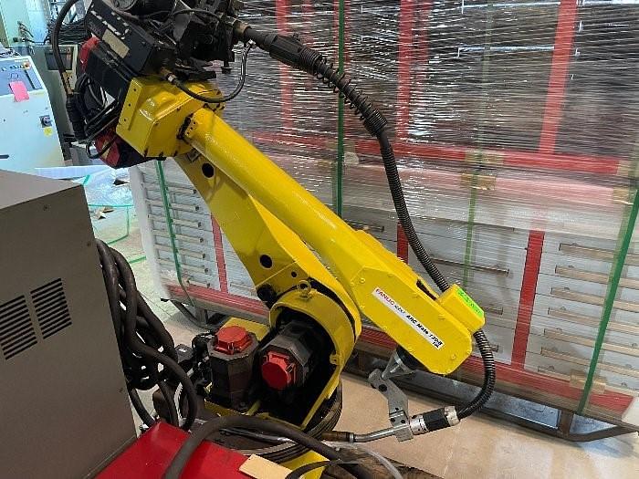 Used FANUC ARCMATE 120iB/10L WITH R-30iA CONTROLS, CABLES, TEACH PENDANT, LINCOLN 455 WELDING POWER SUPPLY, WELD GUN, WIRE FEED