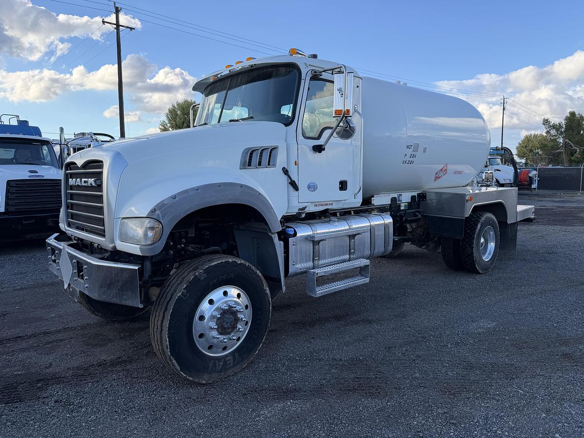 Used 2015 MACK 4X4 PROPANE TRUCK 