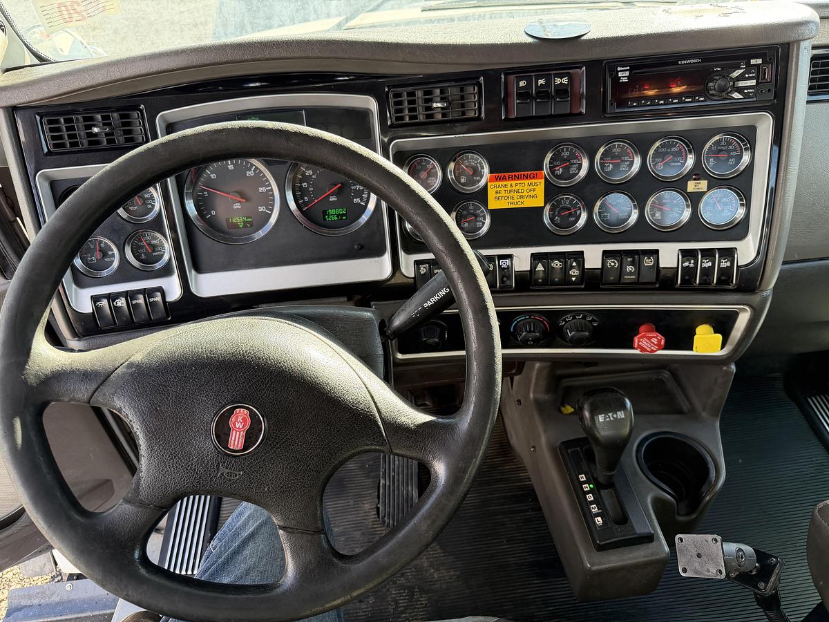 Used 2013 KENWORTH T800 KNUCKLE BOOM 