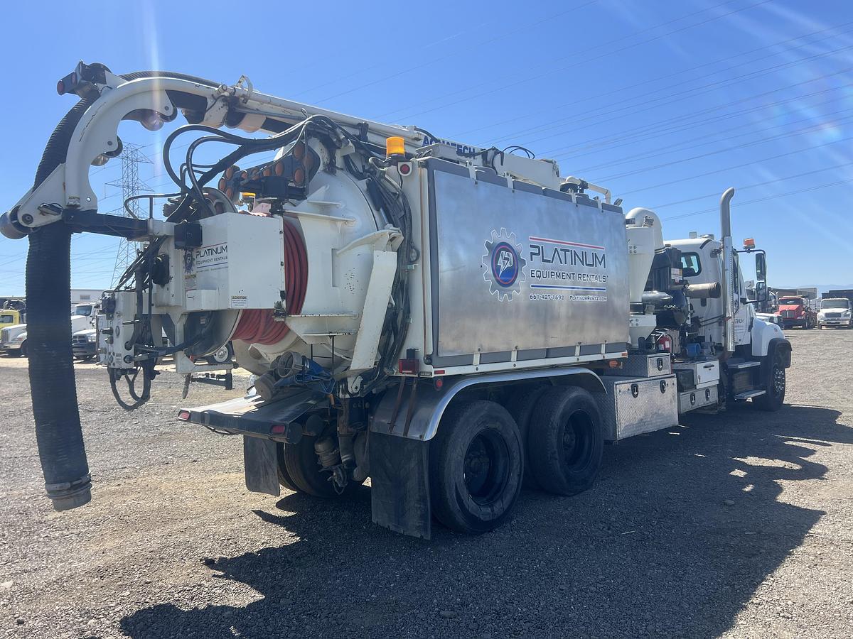 Used 2012  Freightliner 112sd