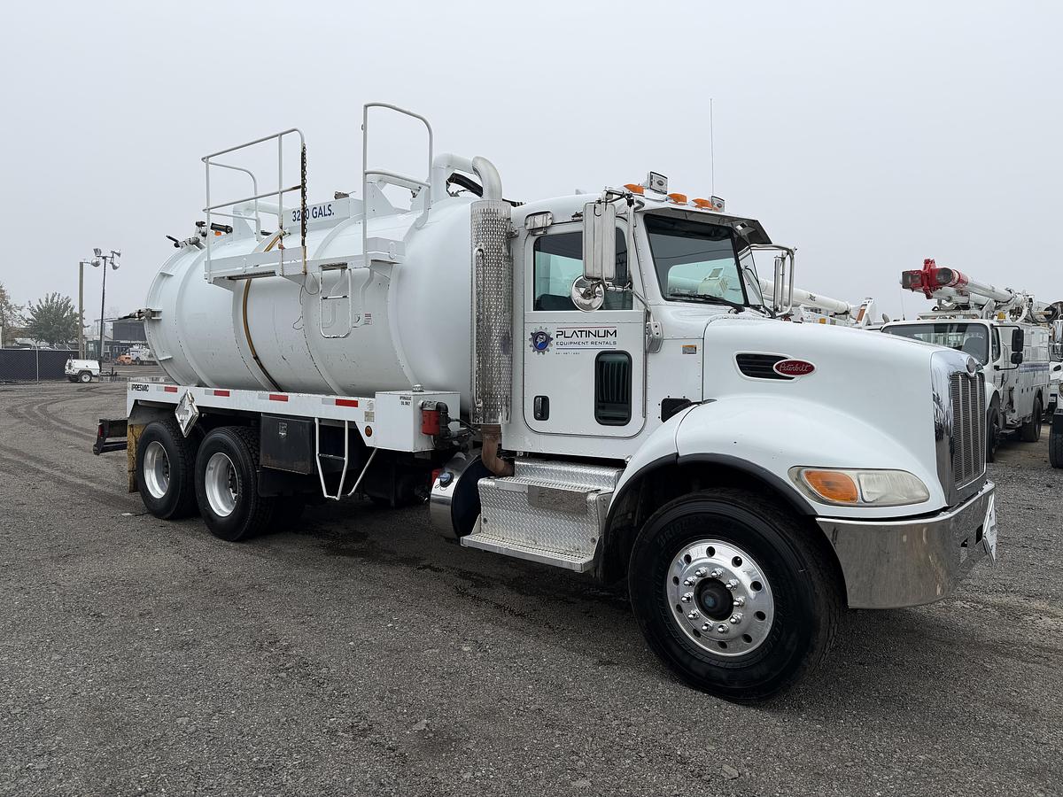 Used 2012 PETERBILT 348 DOT 70BBL PRESVAC