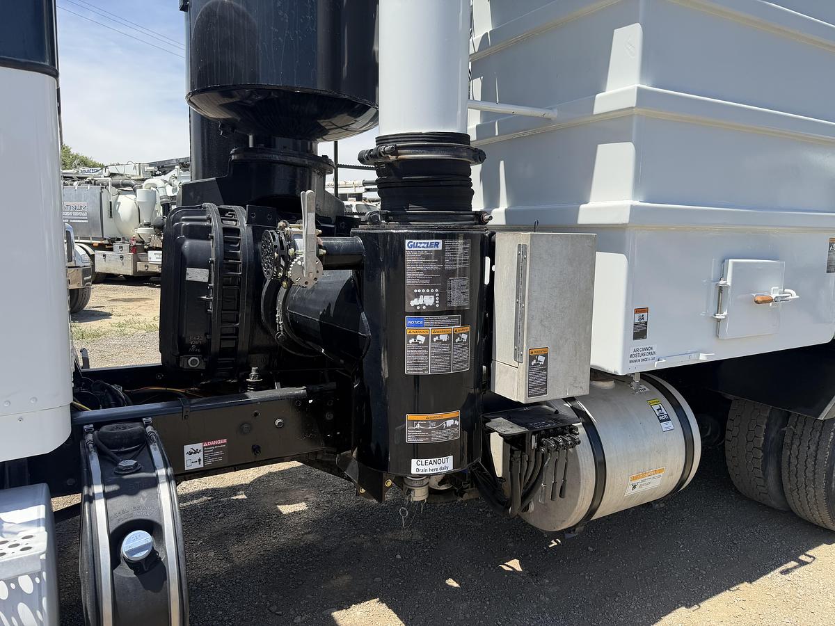 Used 2013 KENWORTH GUZZLER AIR MOVER
