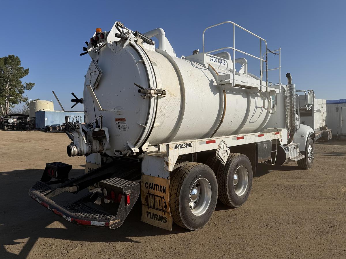Used 2013 PETERBILT 348 DOT PRESVAC 70BBL