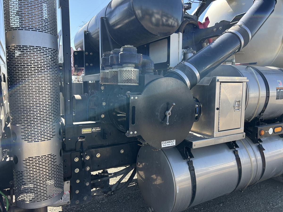 Used 2011 International 7600