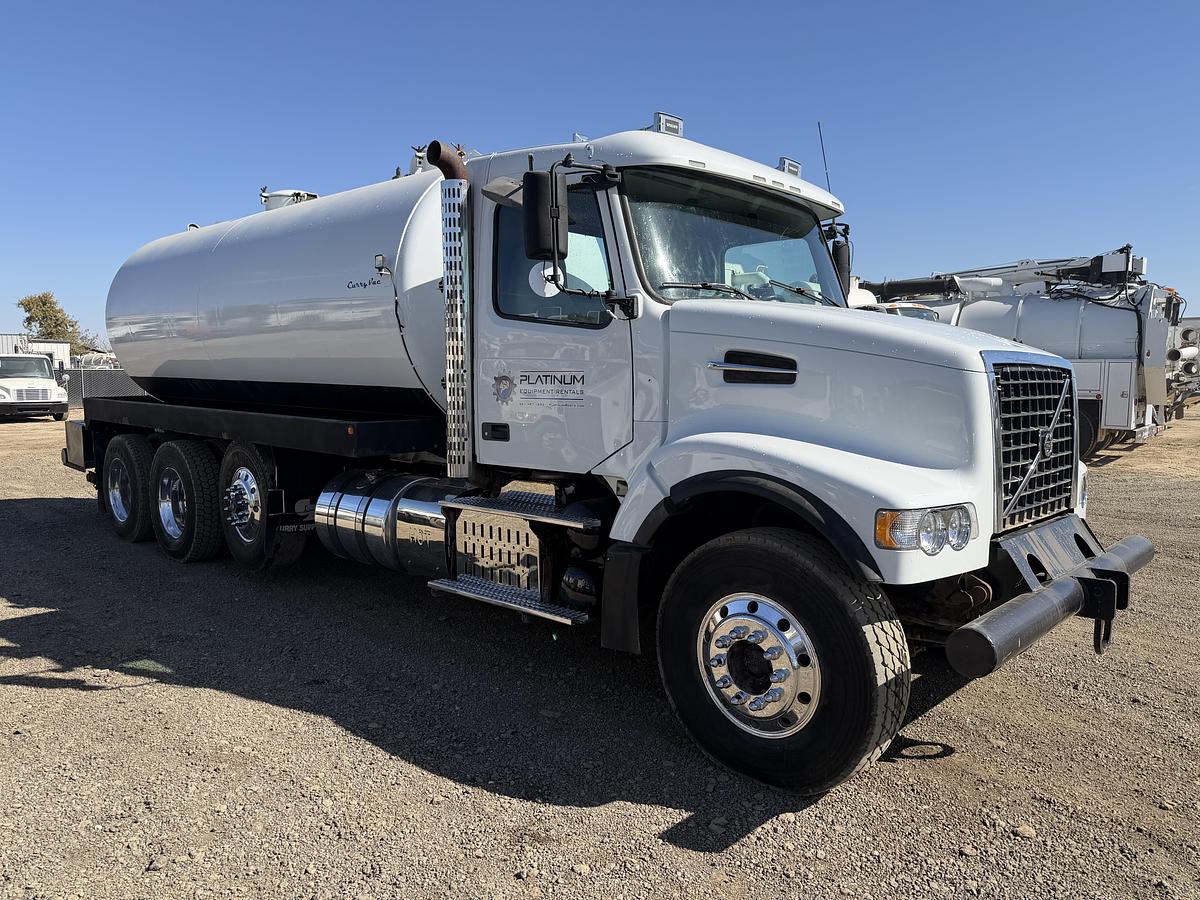 Used 2011 VOLVO 110BBL 4700 GALLON VACUUM TRUCK