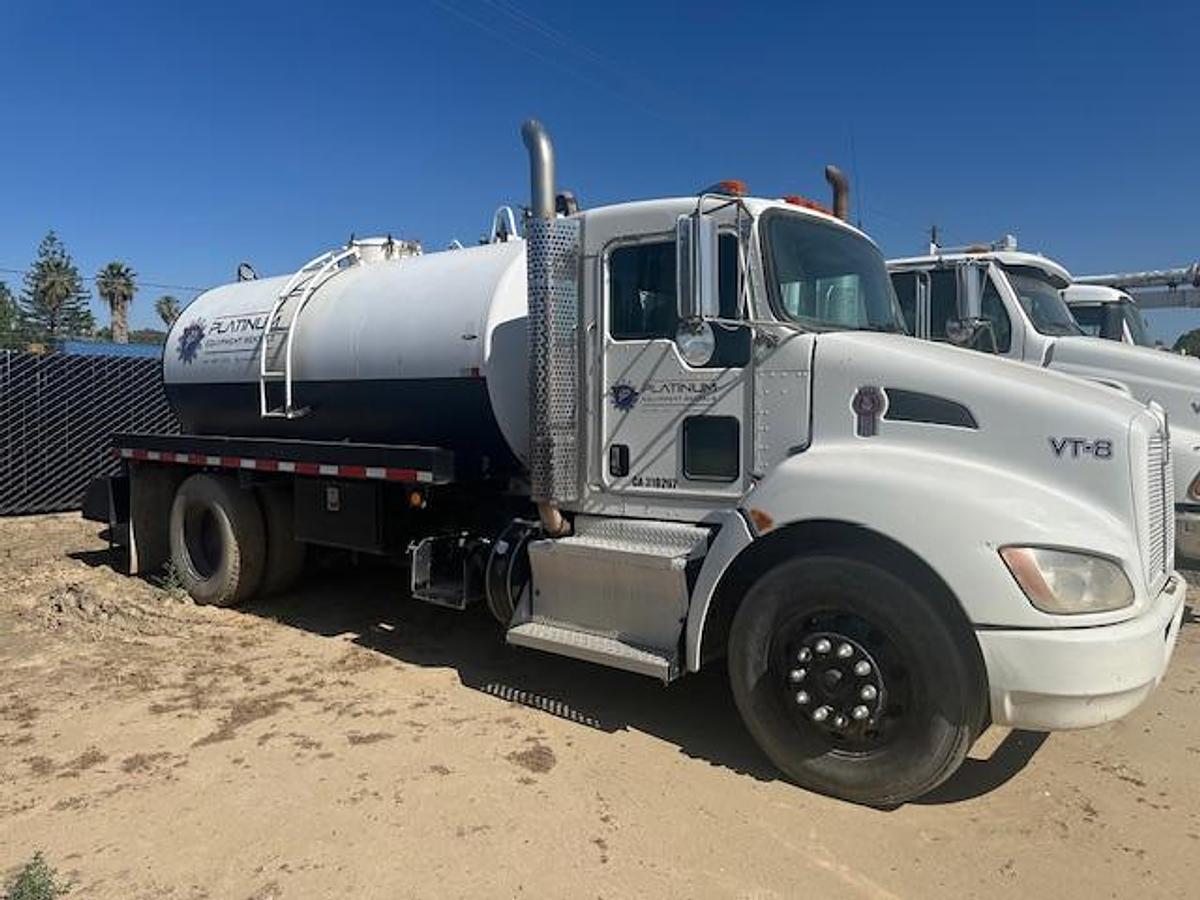 Used 2010 Kenworth T370