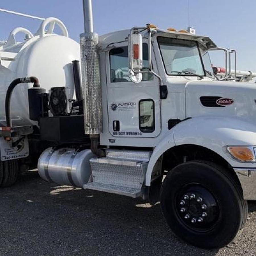 Used 2013 Peterbilt 348