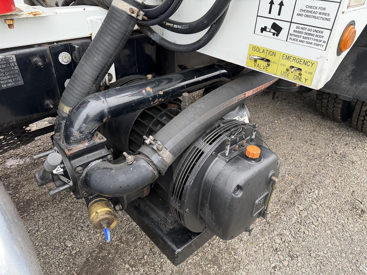 Used 2012 PETERBILT 348 DOT 70BBL PRESVAC