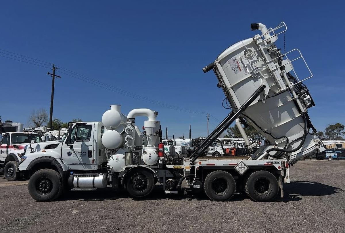 Used 2014 International  7600