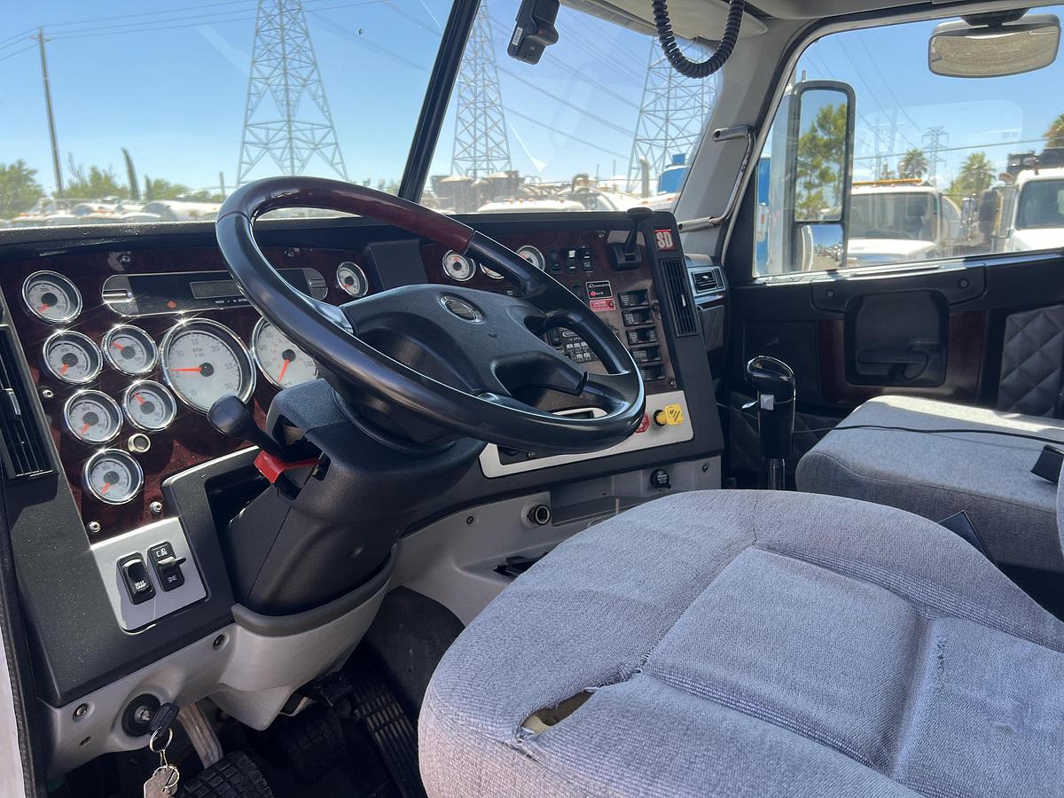 Used 2012 Freightliner  122sd