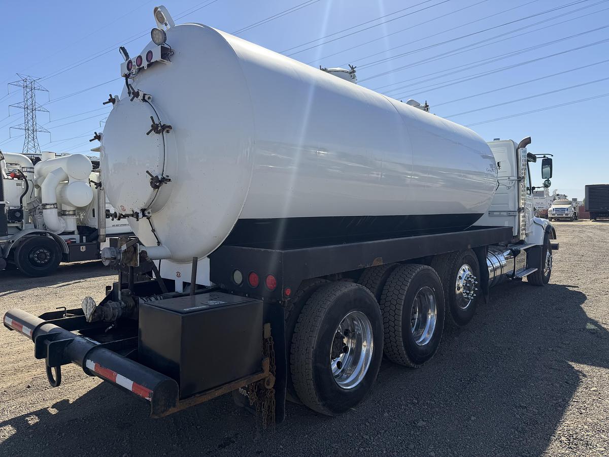 Used 2011 VOLVO 110BBL 4700 GALLON VACUUM TRUCK