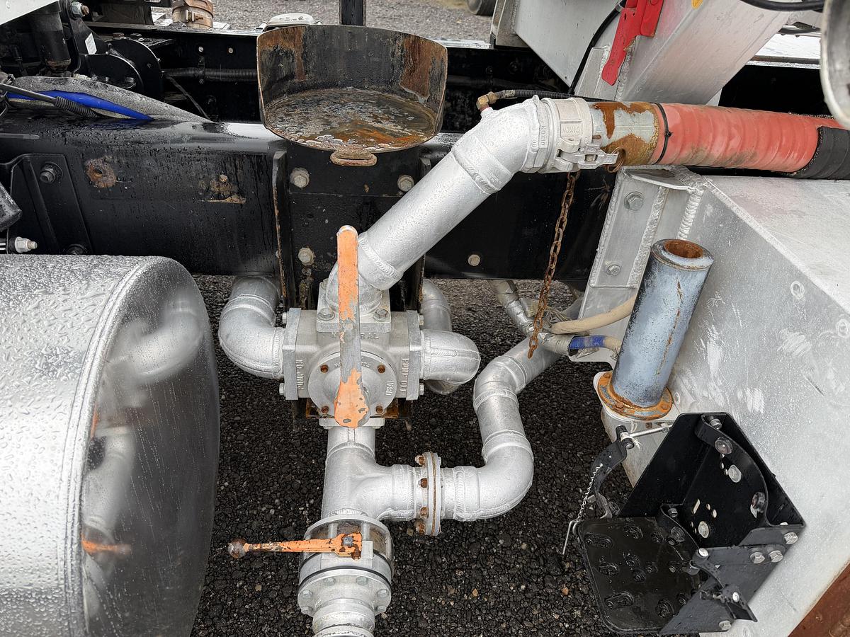 Used 2018 TANKER 4400 GALLON KENWORTH T880